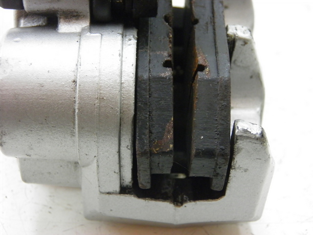 photo de ETRIER FREIN AVANT YIYING YY 125 T-10 125 (2006 - 2012) - Gros plan technique