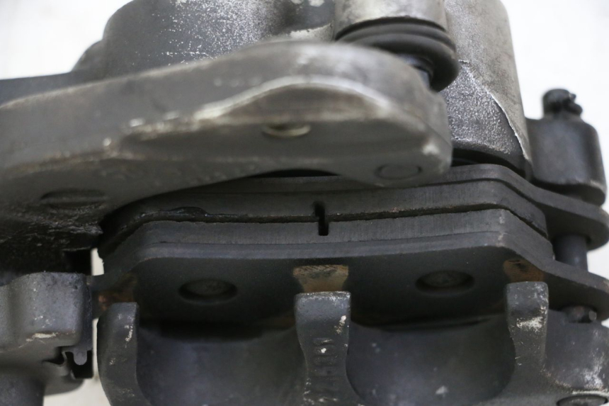 photo de ÉTRIER DE FREIN AVANT YAMAHA YP MAJESTY 125 (2002 - 2006) - Zoom état d’usage