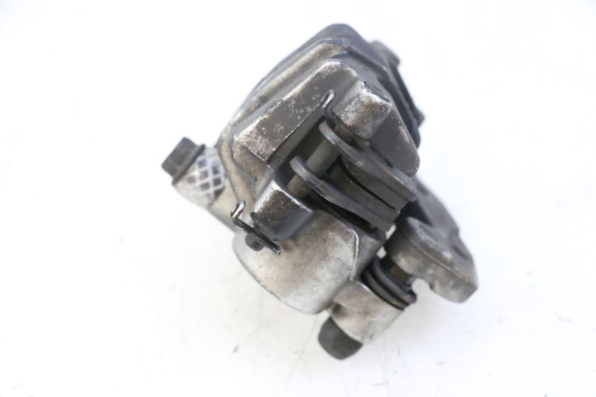 photo de ÉTRIER DE FREIN AVANT YAMAHA YP MAJESTY 125 (2002 - 2006) - Gros plan technique