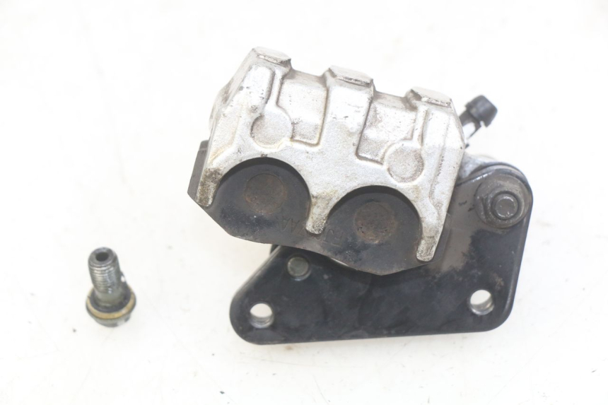 photo de ÉTRIER DE FREIN AVANT YIYING YY125T 125 (2006 - 2014) - Autre angle de vue