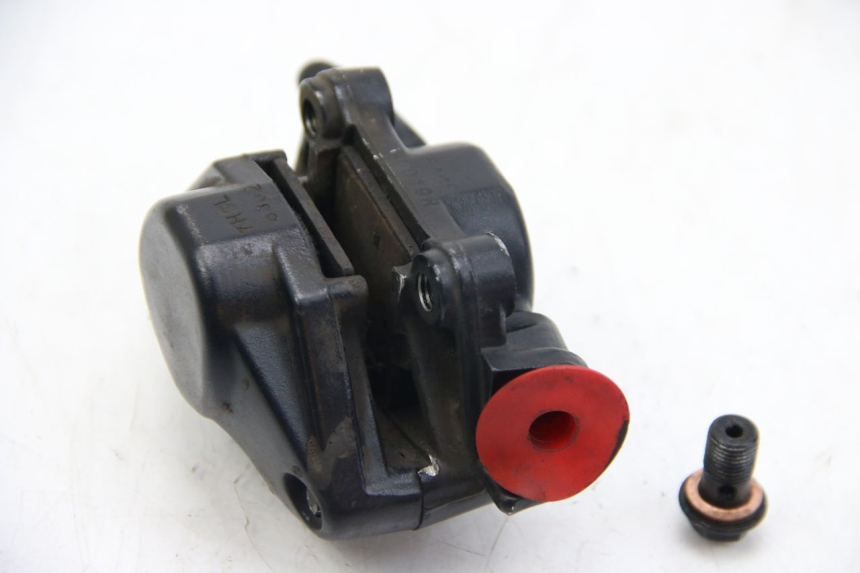 photo de ÉTRIER DE FREIN AVANT PIAGGIO ZIP 4T 50 (2018 - 2020) - Gros plan technique