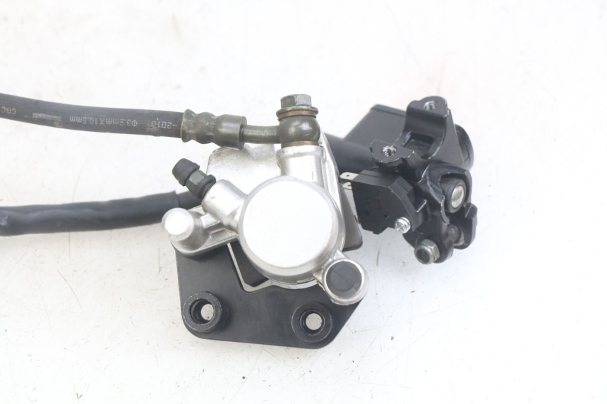 photo de ÉTRIER DE FREIN AVANT UNIVERSAL BIKE ZN50QT-11B 50 (2018 - 2021) - Points de fixation