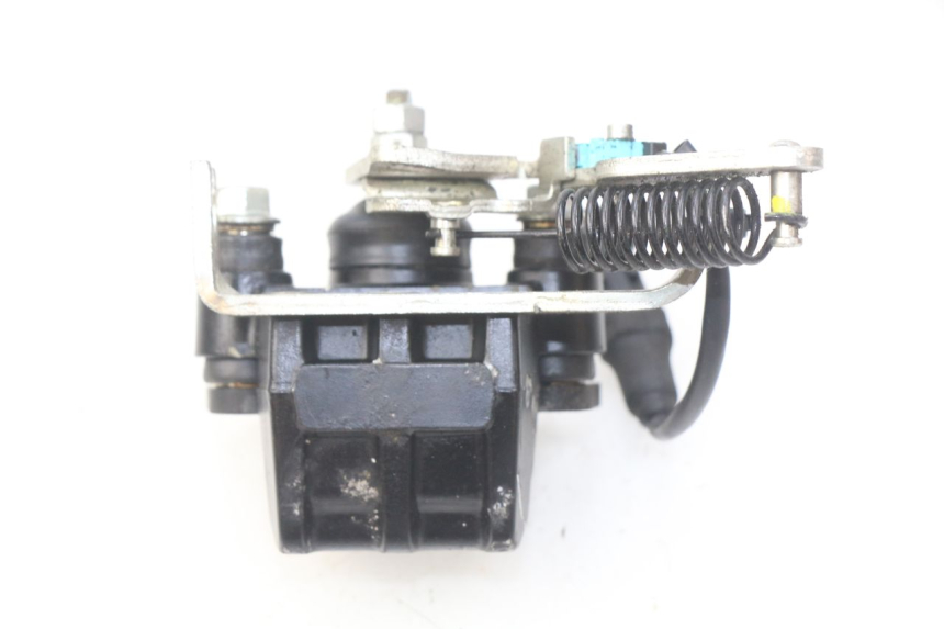 photo de ETRIER FREIN ROLL LOCK PIAGGIO MP3 500 (2014 - 2017) - Gros plan technique