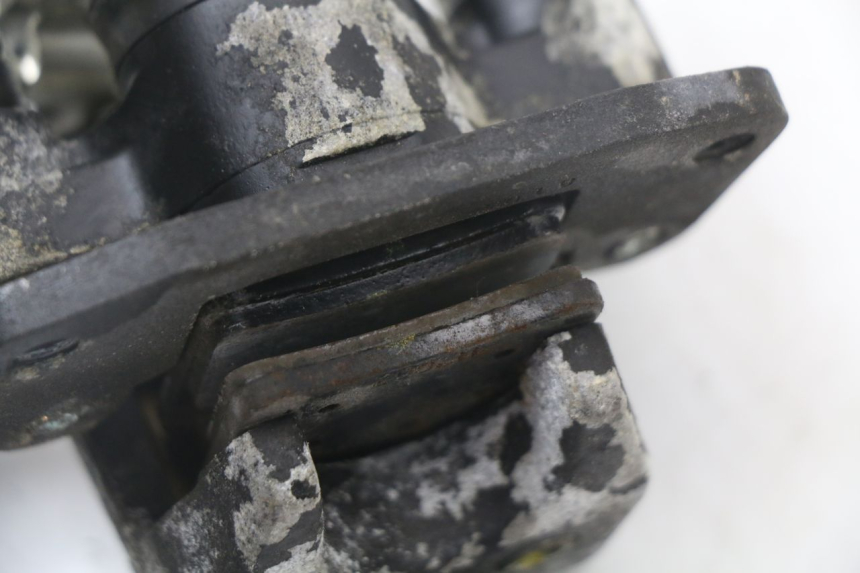 photo de ÉTRIER DE FREIN ROLL LOCK PIAGGIO MP3 125 (2006 - 2014) - Points de fixation