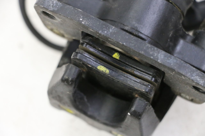 photo de ETRIER FREIN ROLL LOCK PIAGGIO MP3 500 (2014 - 2017) - Gros plan technique