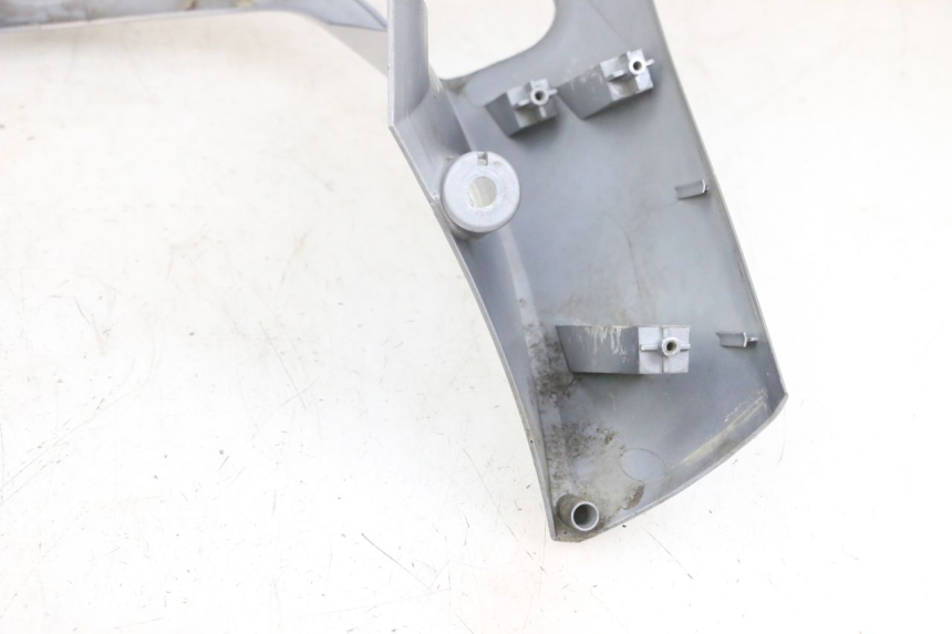 photo de FACE AVANT SYM GTS EVO 125 (2009 - 2013) - Points de fixation