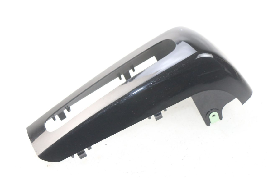 photo de FACE AVANT INFERIEUR PEUGEOT METROPOLIS 400 (2017 - 2020) - Gros plan technique