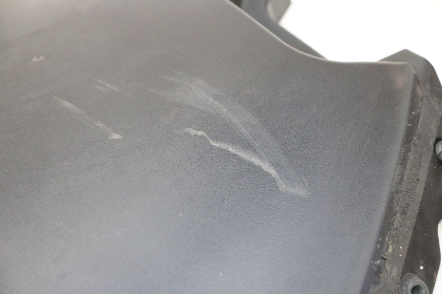 photo de FACE AVANT INTERIEUR SUZUKI BURGMAN 125 (2007 - 2014) - Gros plan technique