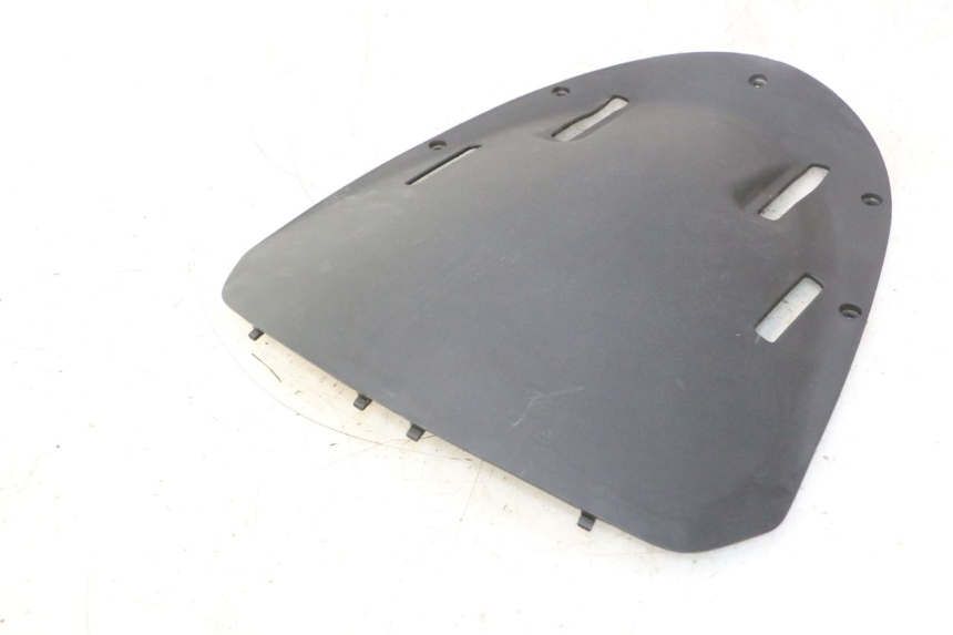 photo de FACE AVANT INTERIEUR GILERA GP 800 (2007 - 2013) - Zoom état d’usage