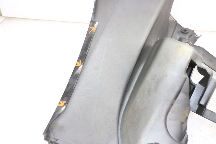 photo de FACE AVANT PIAGGIO MP3 125 (2006 - 2014) - Points de fixation