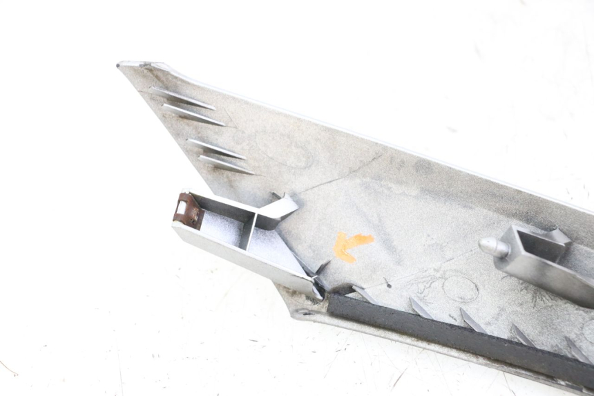 photo de FACE AVANT SUPERIEUR  SUZUKI BURGMAN 125 (2007 - 2014) - Détail de la pièce