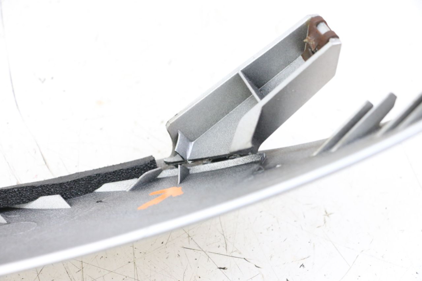 photo de FACE AVANT SUPERIEUR  SUZUKI BURGMAN 125 (2007 - 2014) - Autre angle de vue