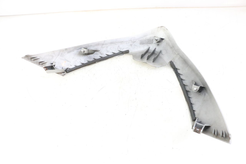 photo de FACE AVANT SUPERIEUR  SUZUKI BURGMAN 125 (2007 - 2014) - Gros plan technique