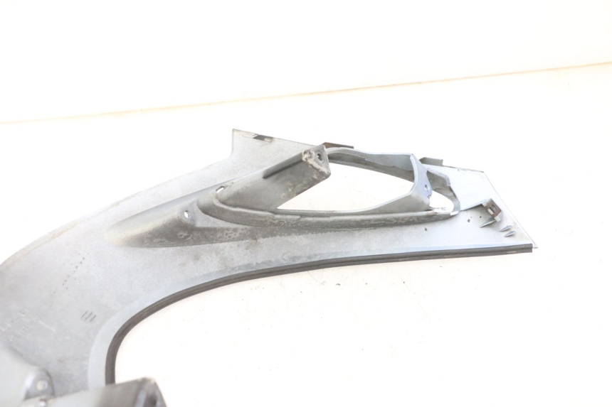 photo de FACE AVANT SUPéRIEUR SUZUKI UH BURGMAN 125 (2002 - 2006) - Gros plan technique