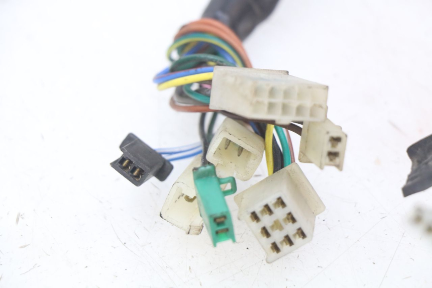 photo de FAISCEAU MBK BOOSTER SPIRIT NAKED 50 (2004 - 2017) - Vue d’ensemble