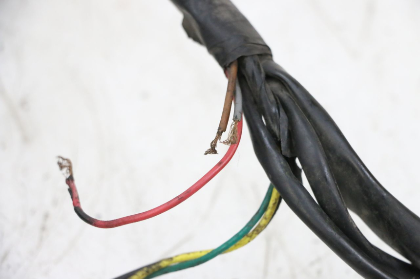 photo de FAISCEAU MBK BOOSTER SPIRIT NAKED 50 (2004 - 2017) - Zoom état d’usage