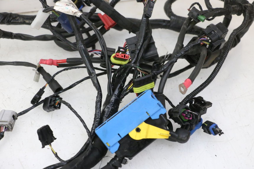 photo de FAISCEAU PIAGGIO MP3 HPE 310 (2024 - 2025) - Détails caractéristiques