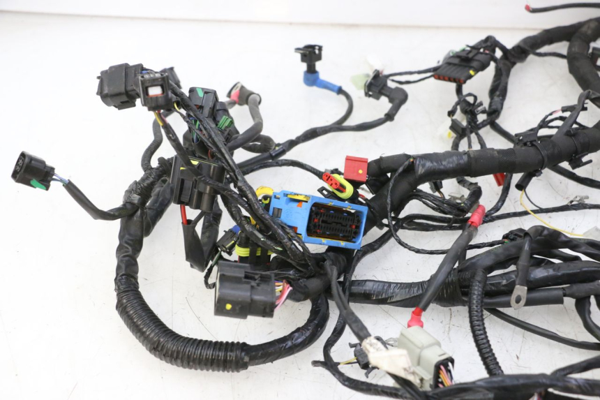 photo de FAISCEAU PIAGGIO MP3 HPE 310 (2024 - 2025) - Zoom état d’usage