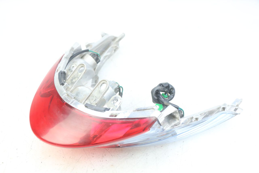 photo de FEU ARRIERE KYMCO AGILITY 16+ 4T 50 (2018 - 2023) - Gros plan technique