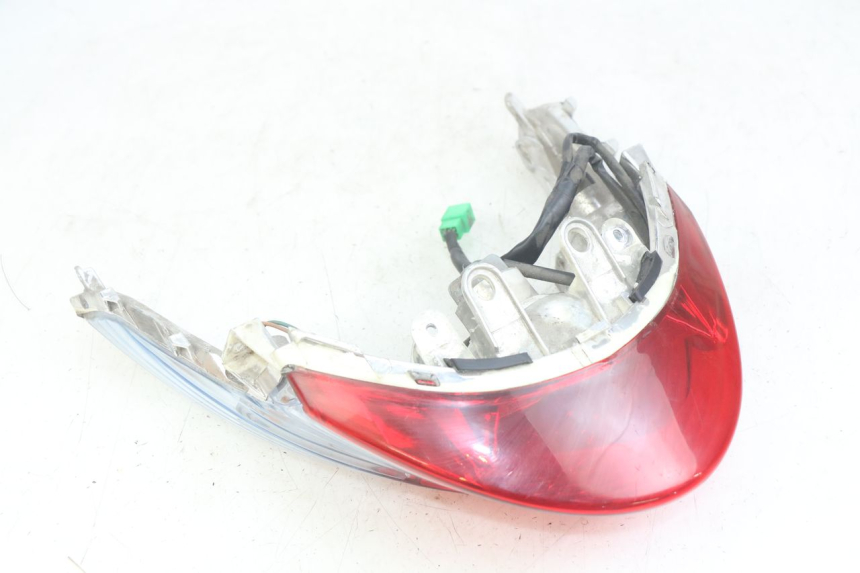 photo de FEU ARRIERE KYMCO AGILITY 16+ 4T 50 (2018 - 2023) - Gros plan technique