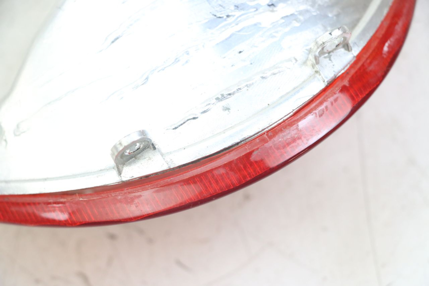 photo de FEU ARRIERE KYMCO AGILITY 4T 50 (2018 - 2022) - Zoom état d’usage