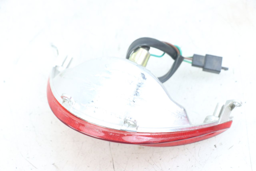 photo de FEU ARRIERE KYMCO AGILITY 4T 50 (2018 - 2022) - Gros plan technique