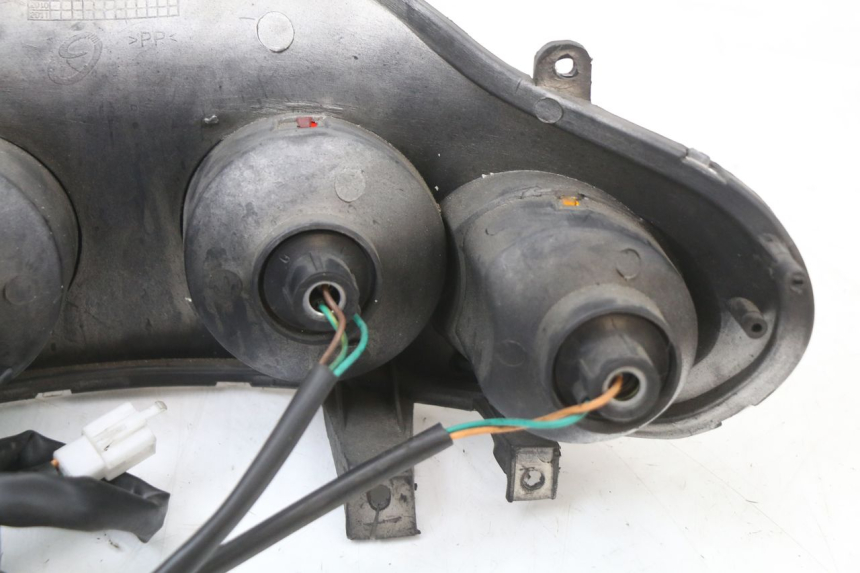 photo de FEU ARRIERE JONWAY AZTRAL 125 (2008 - 2017) - État de surface