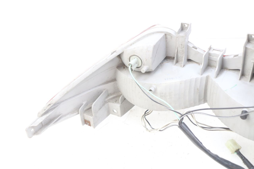 photo de FEU ARRIERE SUZUKI BURGMAN 125 (2007 - 2014) - Autre angle de vue