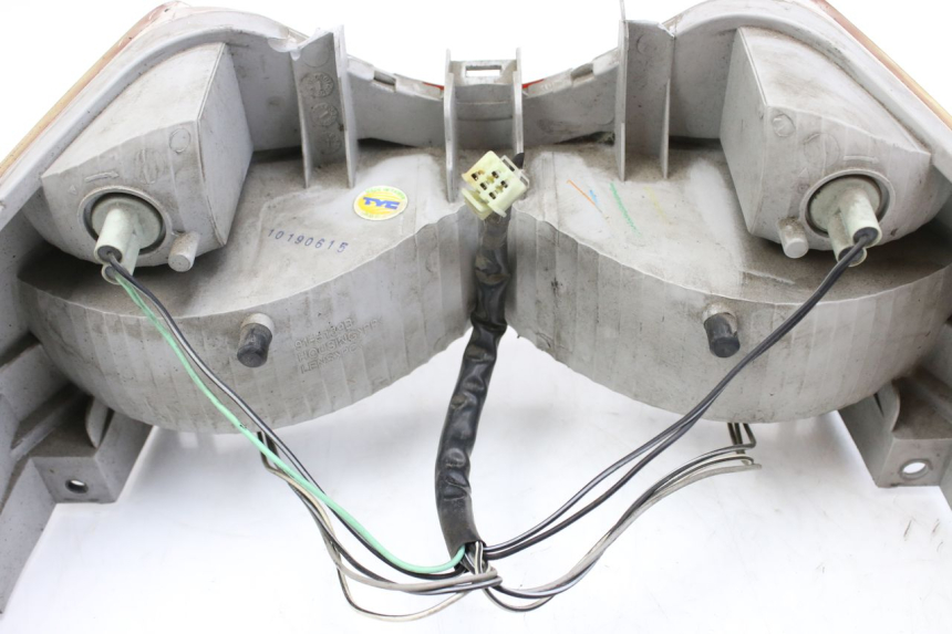 photo de FEU ARRIERE SUZUKI BURGMAN 125 (2007 - 2014) - Gros plan technique