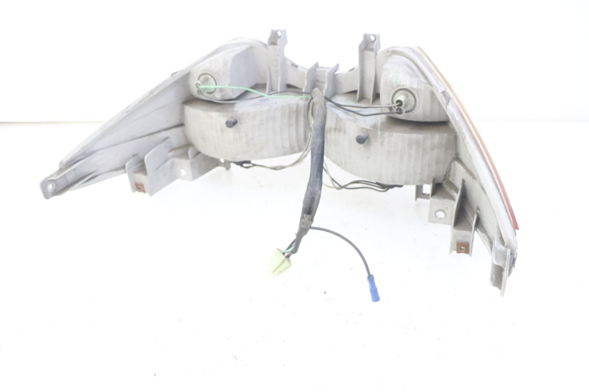 photo de FEU ARRIERE SUZUKI BURGMAN 125 (2007 - 2014) - Gros plan technique