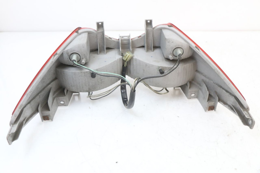 photo de FEU ARRIERE SUZUKI BURGMAN 125 (2007 - 2014) - Gros plan technique