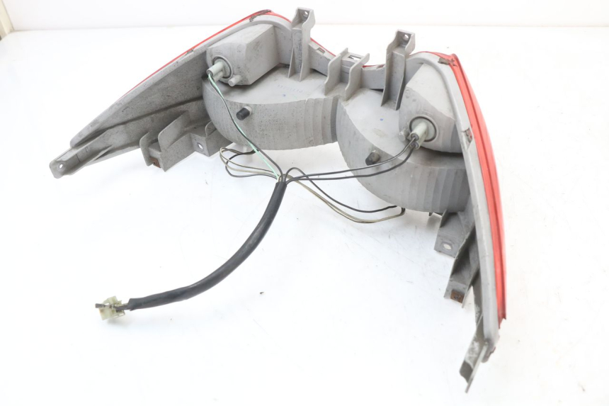 photo de FEU ARRIERE SUZUKI BURGMAN 125 (2007 - 2014) - Points de fixation