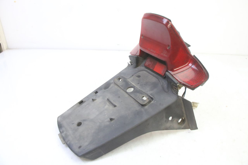 photo de FEU ARRIERE YAMAHA BW'S 100 (1999 - 2002) - Gros plan technique