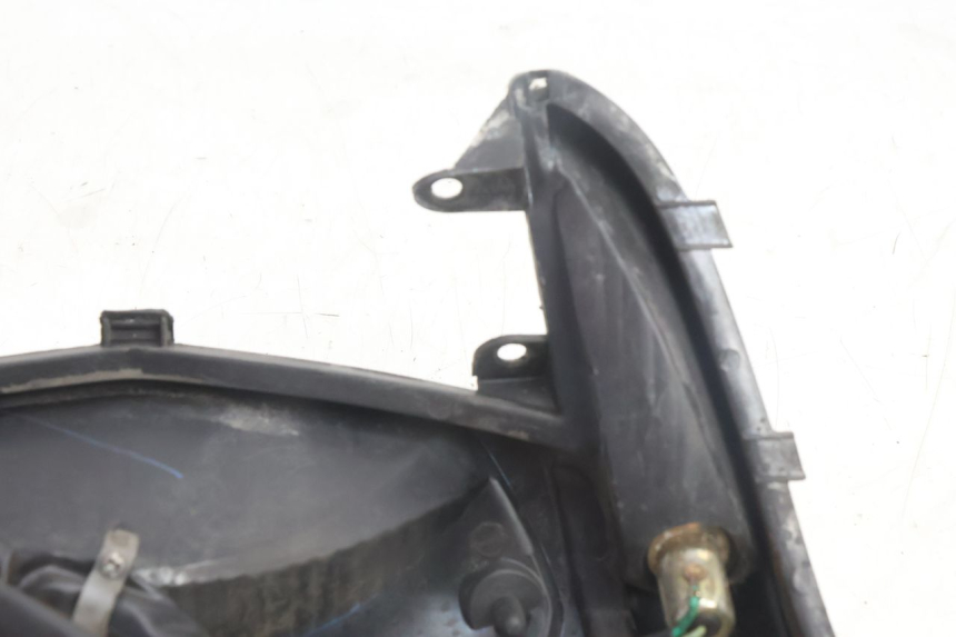 photo de FEU ARRIERE PEUGEOT CITYSTAR 125 (2011 - 2017) - Gros plan technique