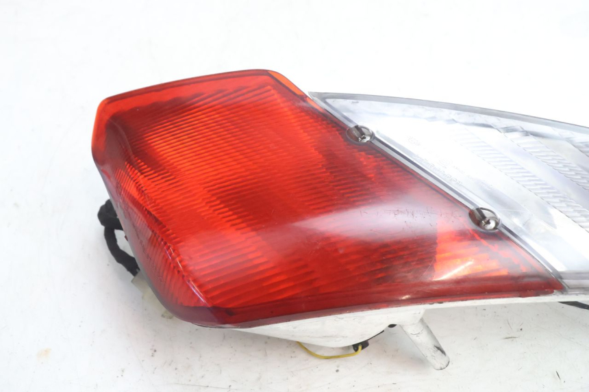 photo de FEU ARRIERE DROIT APRILIA ATLANTIC S 125 (2010 - 2013) - Détail de la pièce