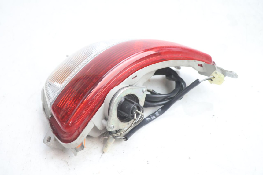 photo de FEU ARRIERE DROIT SUZUKI BURGMAN EXECUTIVE ABS 650 (2006 - 2012) - Autre angle de vue