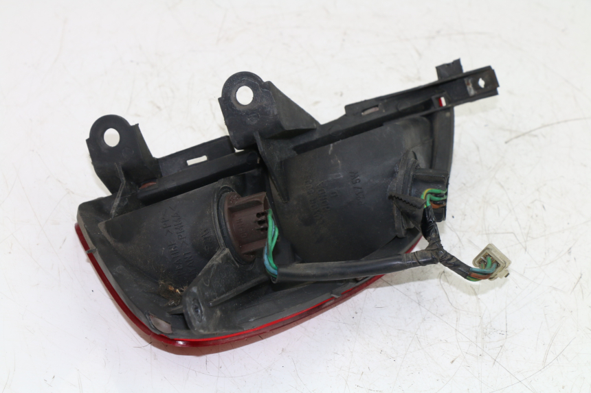 photo de FEU ARRIERE DROIT HONDA FES PANTHEON 125 (1998 - 2002) - Gros plan technique