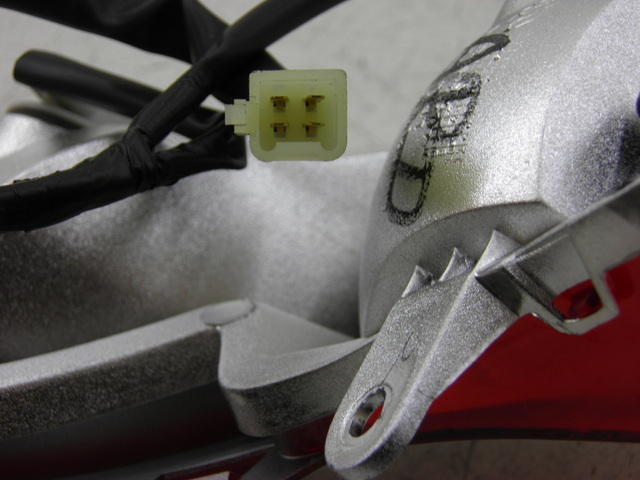 photo de FEU ARRIERE DROIT HONDA FES S-WING SWING ABS 125 (2007 - 2015) - Autre angle de vue