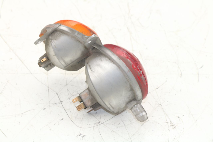 photo de FEU ARRIERE DROIT MBK SKYLINER 125 (2001 - 2003) - Gros plan technique