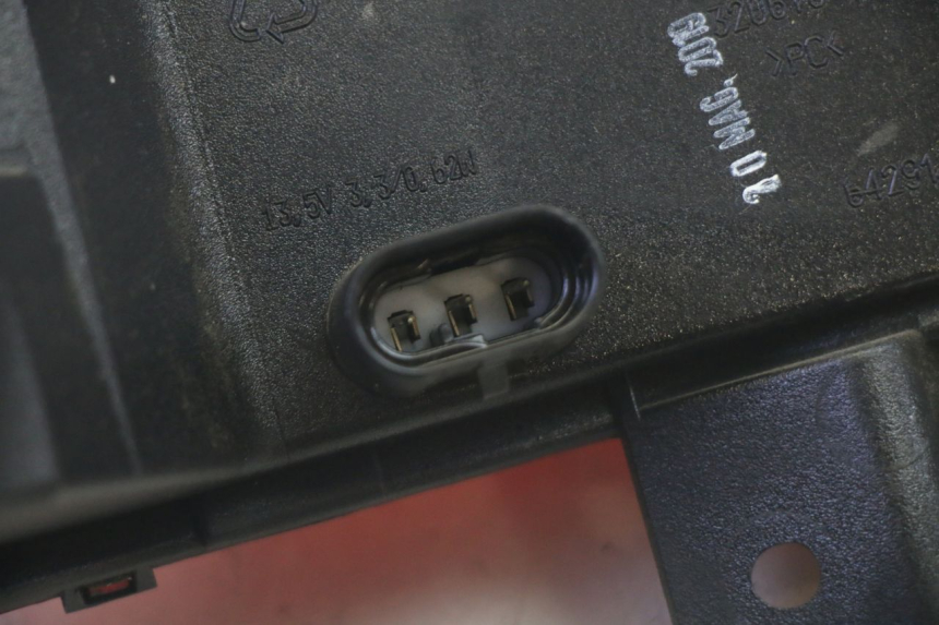 photo de FEU ARRIERE DROIT PIAGGIO MP3 HPE 350 (2018 - 2020) - Points de fixation