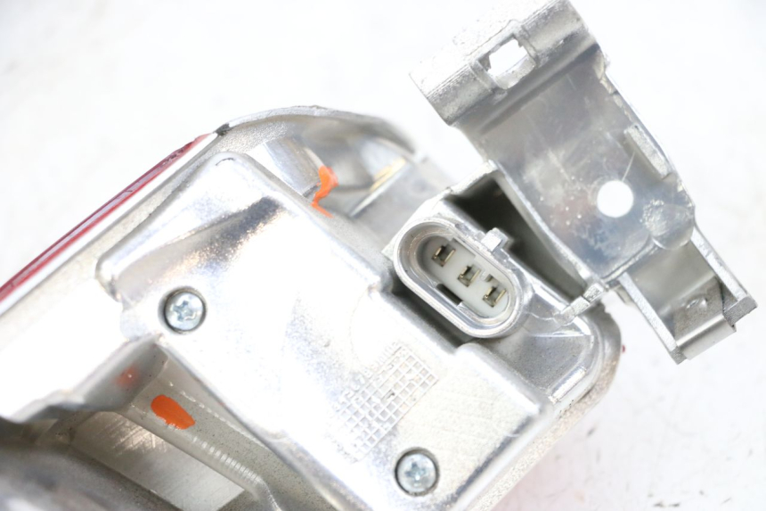 photo de FEU ARRIERE DROIT PIAGGIO MP3 HPE 300 (2019 - 2026) - État de surface