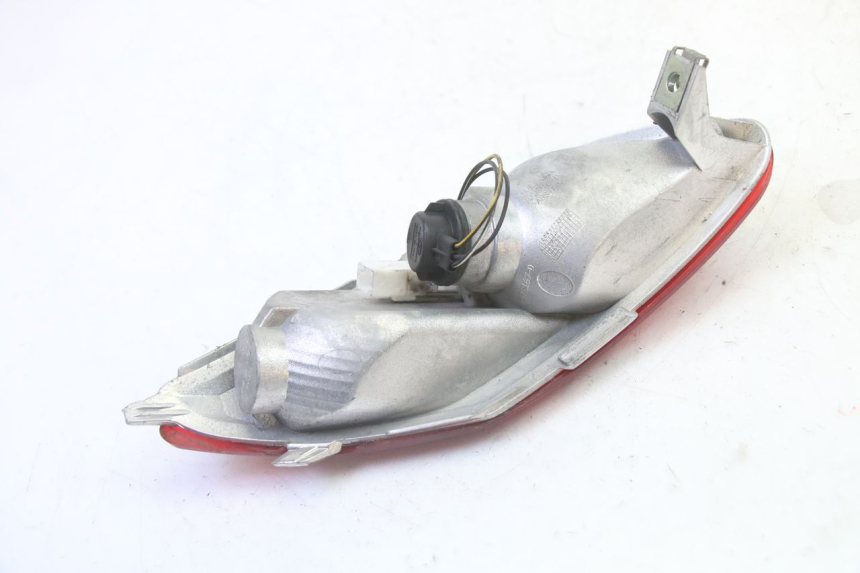photo de FEU ARRIERE DROIT PIAGGIO MP3 LT 300 (2010 - 2016) - Points de fixation