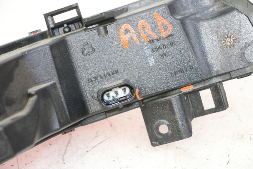 photo de FEU ARRIERE DROIT PIAGGIO MP3 500 (2014 - 2017) - État de surface