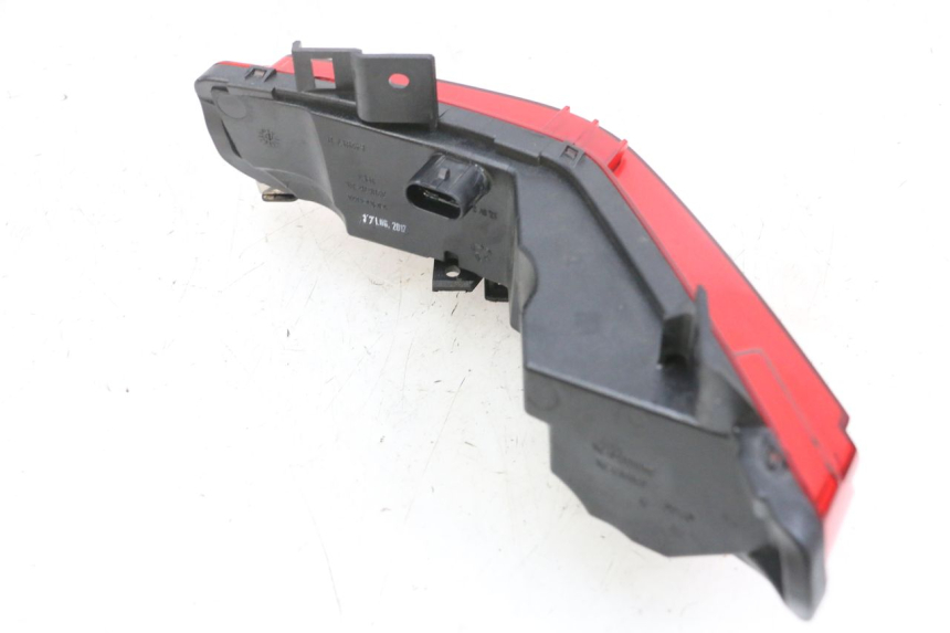 photo de FEU ARRIERE DROIT PIAGGIO MP3 500 (2016 - 2018) - Points de fixation