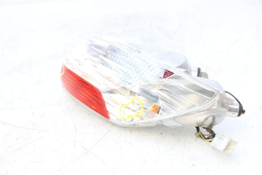 photo de FEU ARRIERE DROIT PIAGGIO MP3 125 (2006 - 2014) - Zoom composants