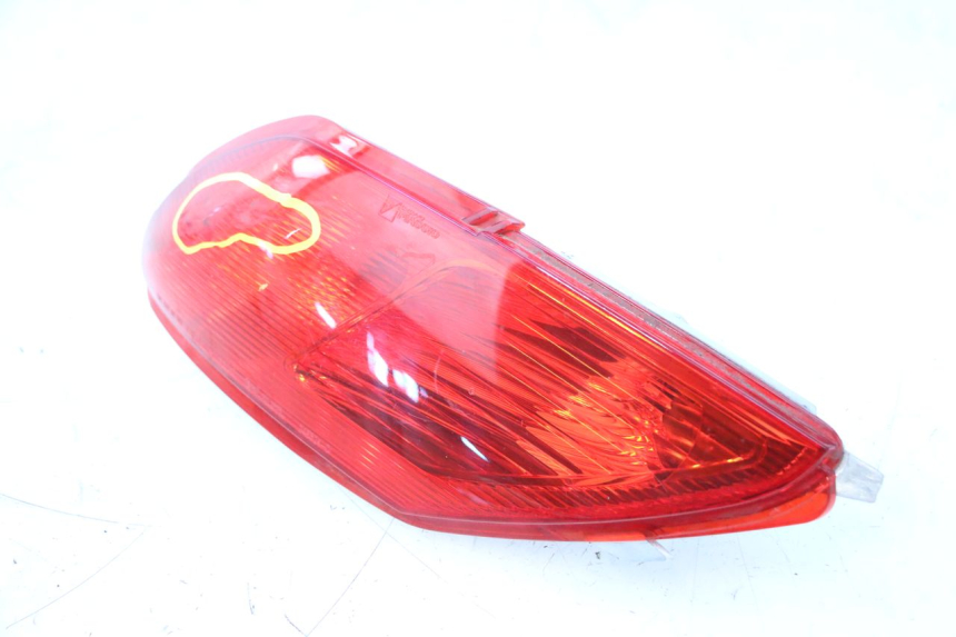 photo de FEU ARRIERE DROIT PIAGGIO MP3 500 (2011 - 2015) - Détails caractéristiques