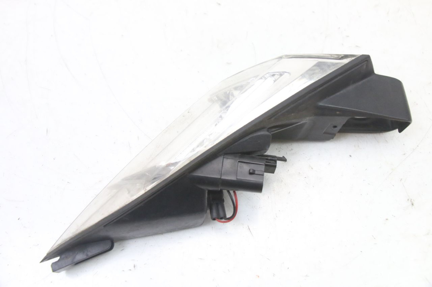 photo de FEU ARRIERE DROIT PEUGEOT SATELIS 125 (2013 - 2018) - Gros plan technique