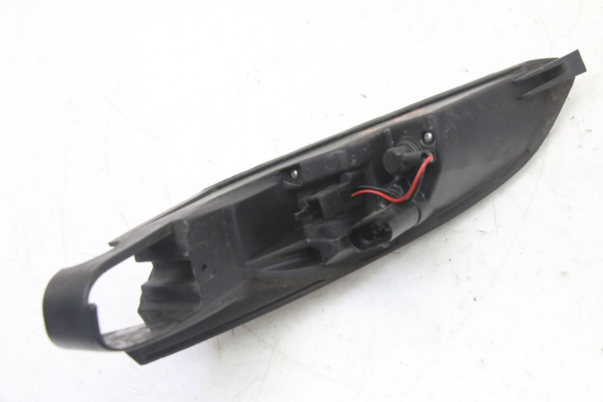 photo de FEU ARRIERE DROIT PEUGEOT SATELIS 125 (2013 - 2018) - Points de fixation