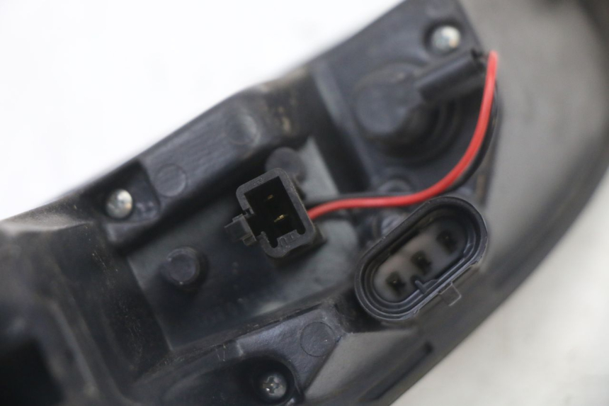 photo de FEU ARRIERE DROIT PEUGEOT SATELIS 125 (2013 - 2018) - État de surface