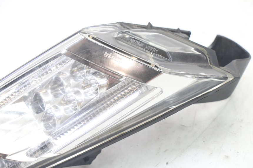 photo de FEU ARRIERE DROIT PEUGEOT SATELIS 125 (2013 - 2018) - Autre angle de vue